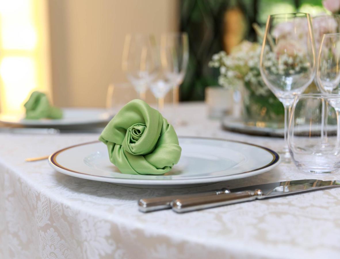 Albergo Ristorante Madonnina Cantello Екстер'єр фото